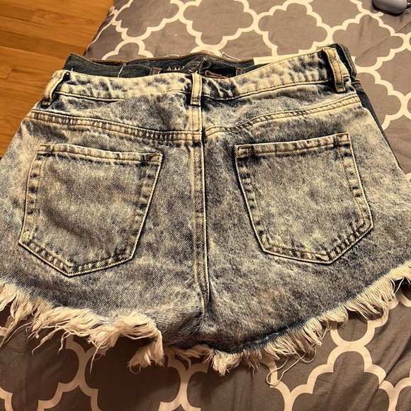 Pac Sun Jean Shorts Size 26 - Picture 2 of 3